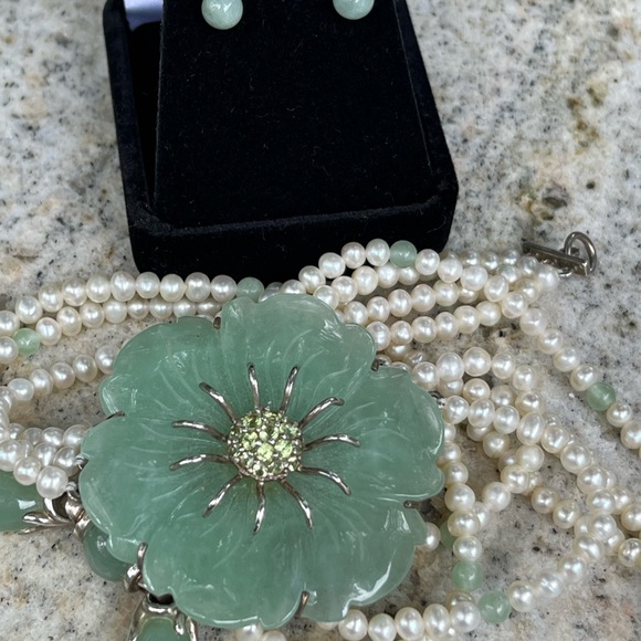 Genuine Green Jade Sterling Silver Flower Necklace bracelet and earring set - Picture 9 of 10